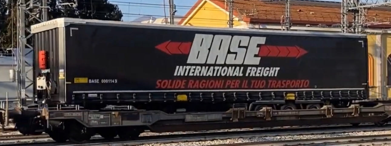 BASE INTERNATIONAL FREIGHT, Krone Aufieger H0 – Bild 3
