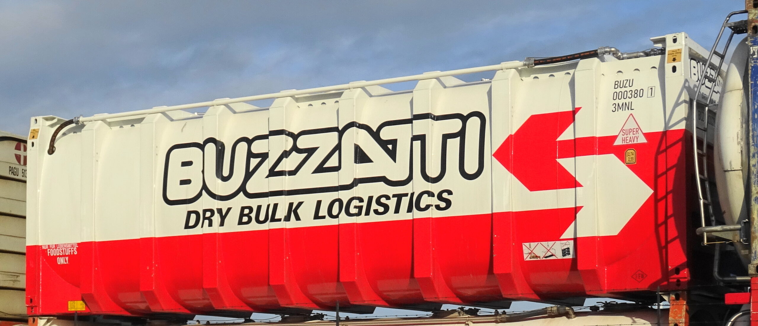 BUZZATTI Int. 30ft Bulk - Dry Bulk Logistics H0