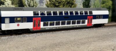 Decalsæt med røde døre inkl. ikoner til DSB Dobbeltdækkervogne - H0